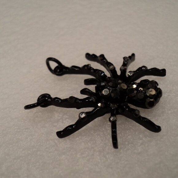 Black Spider crystal pendant...Great Halloween Necklace POS157 - Picture 3 of 4